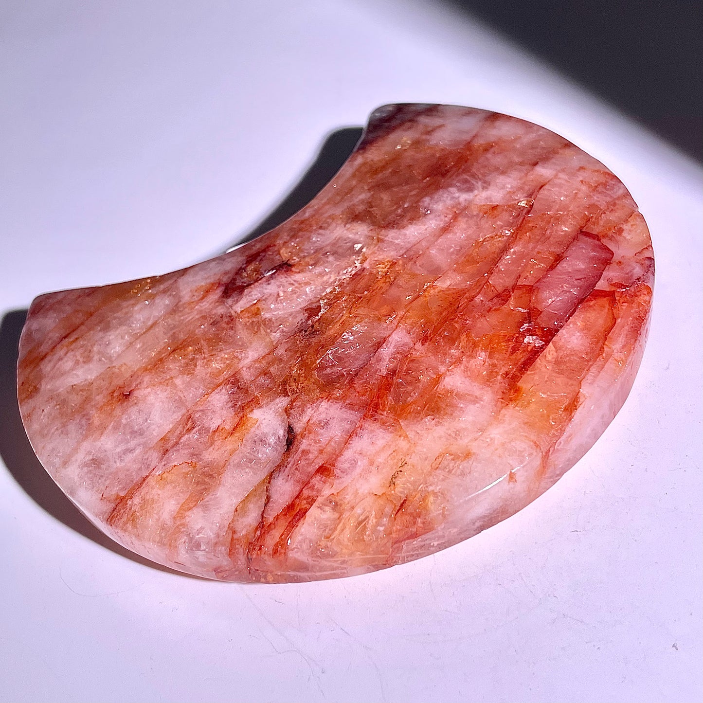 B299◇レッドヘマタイトクォーツ ムーン◇116×73×21mm◇天然石・鉱物・パワーストーン