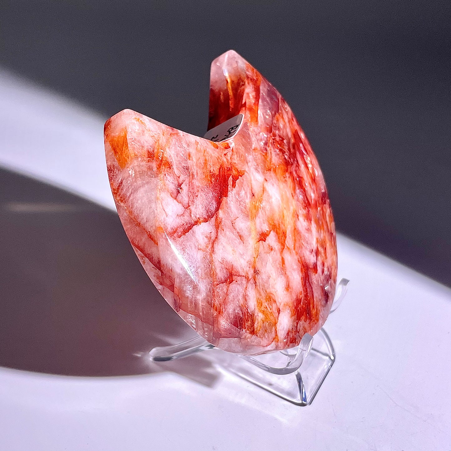 B300◇１点物◇レッドヘマタイトクォーツ ムーン◇101×67×21mm◇天然石・鉱物・パワーストーン