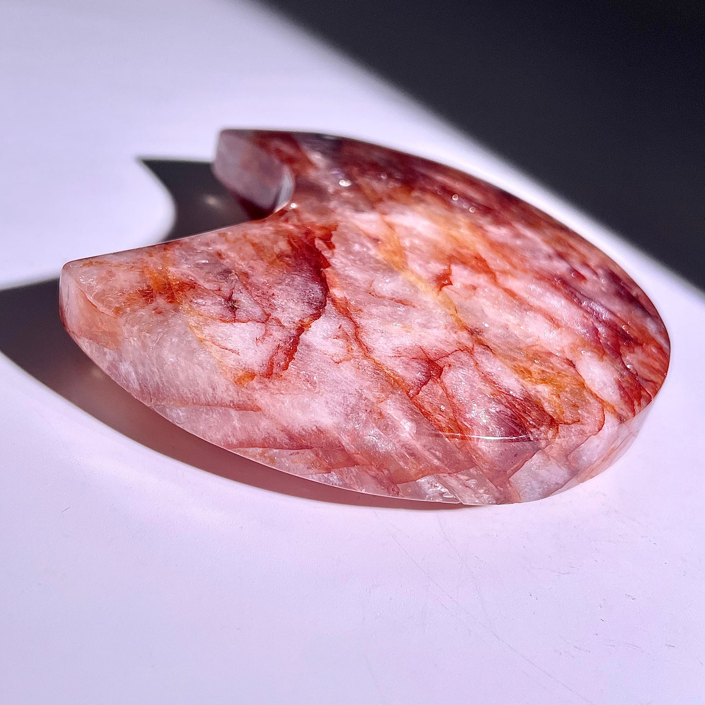 B300◇１点物◇レッドヘマタイトクォーツ ムーン◇101×67×21mm◇天然石・鉱物・パワーストーン