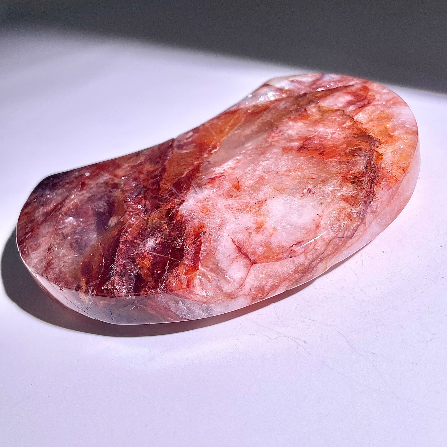 B301◇１点物◇レッドヘマタイトクォーツ ムーン◇128×81×23mm◇天然石・鉱物・パワーストーン