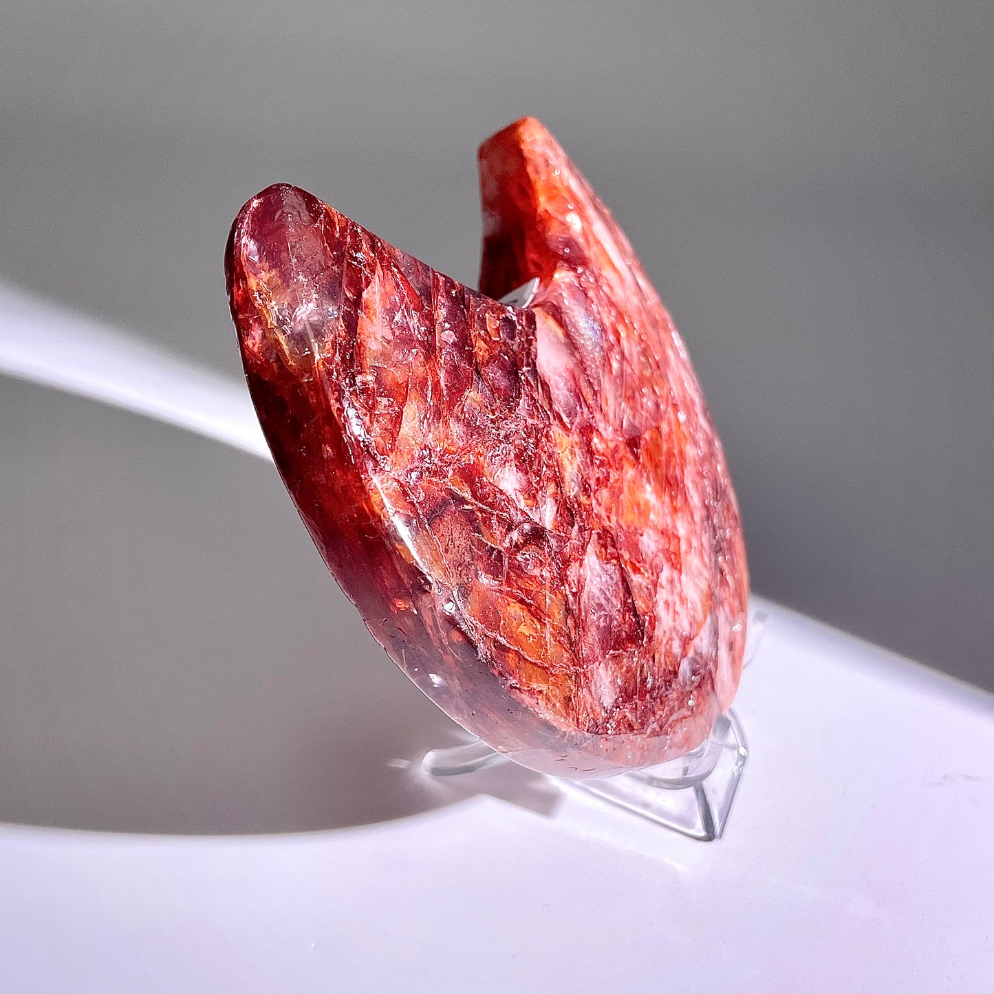 B302◇１点物◇レッドヘマタイトクォーツ ムーン◇130×79×24mm◇天然石・鉱物・パワーストーン