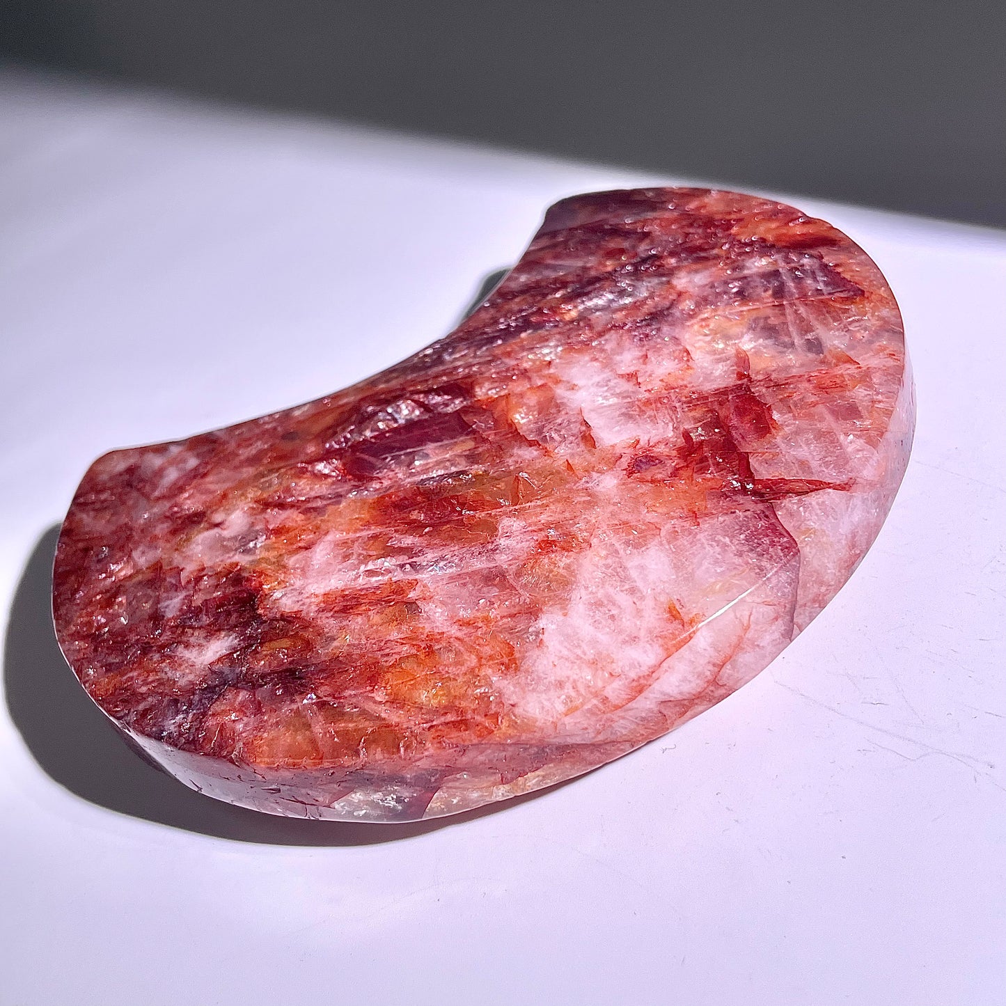 B302◇１点物◇レッドヘマタイトクォーツ ムーン◇130×79×24mm◇天然石・鉱物・パワーストーン