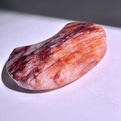 B303◇１点物◇レッドヘマタイトクォーツ ムーン◇113×71×23mm◇天然石・鉱物・パワーストーン