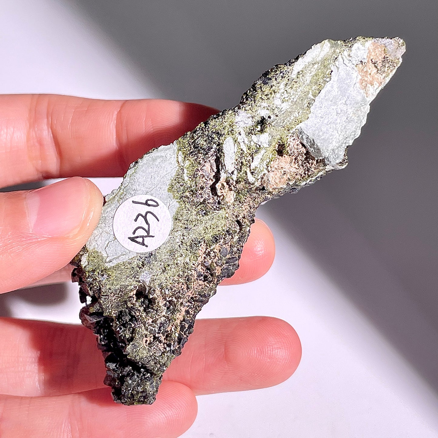 A236◇１点物◇エピドート  クラスター◇77×23×21mm◇天然石・鉱物・パワーストーン