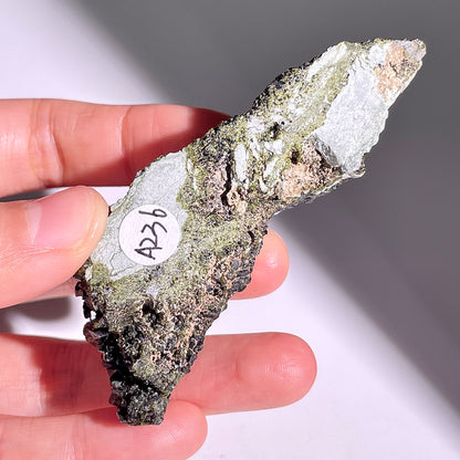 A236◇１点物◇エピドート  クラスター◇77×23×21mm◇天然石・鉱物・パワーストーン