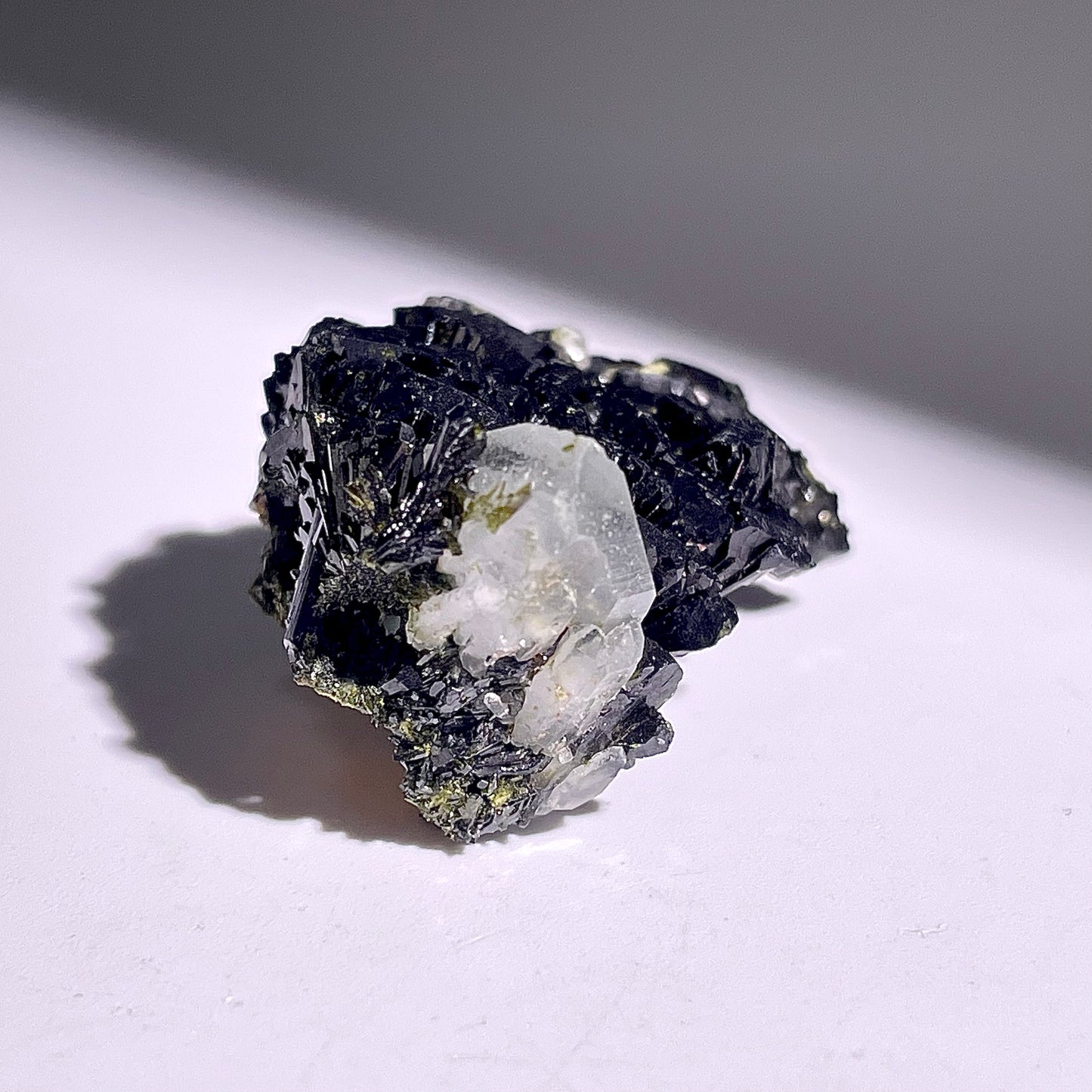 A240◇１点物◇エピドート  クラスター◇27×22×17mm◇天然石・鉱物・パワーストーン